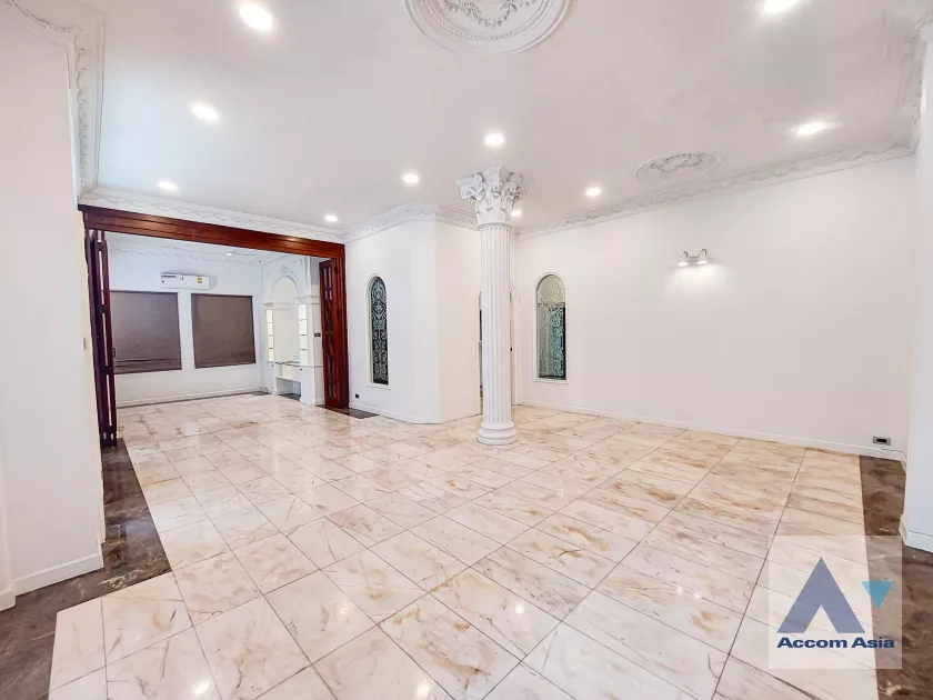 unitHome Office |  4 Bedrooms  House For Rent in Sukhumvit, Bangkok  near BTS Thong Lo (AA21991)