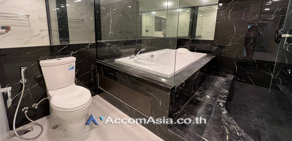 35  3 br Condominium For Rent in Ploenchit ,Bangkok BTS Chitlom at New House AA21992