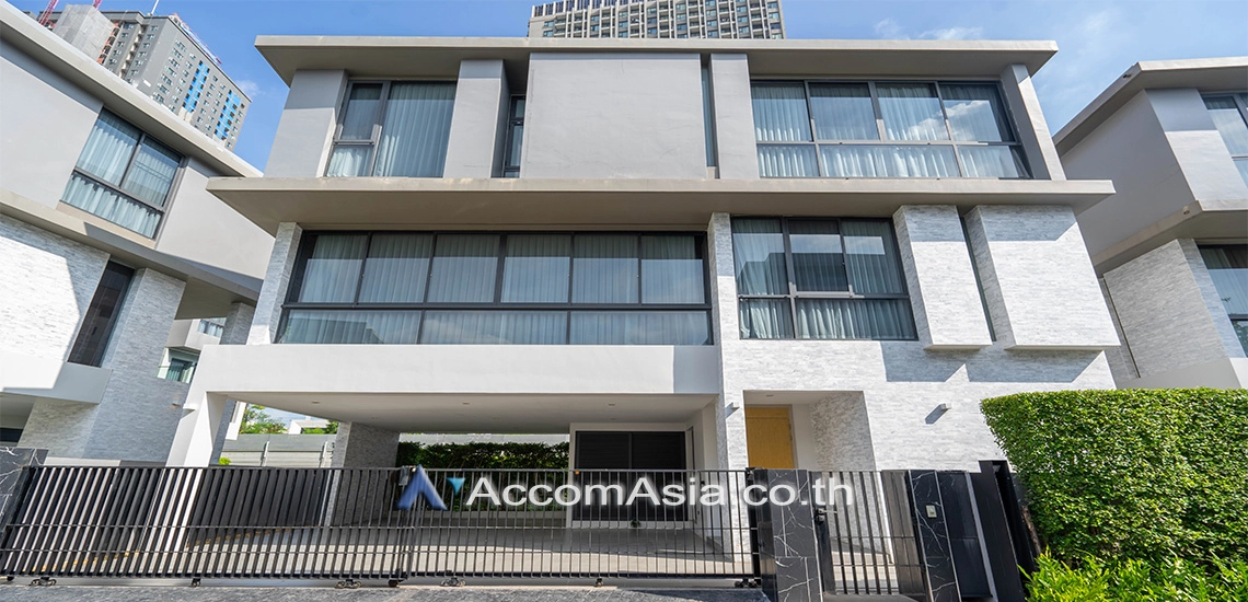 unit Minimal 3-Storey Home with Terrace and Urban Garden (AA22031)