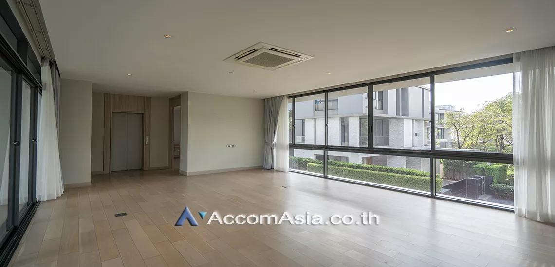  5 Bedrooms  House For Rent in Sukhumvit, Bangkok  near BTS Thong Lo (AA22031)