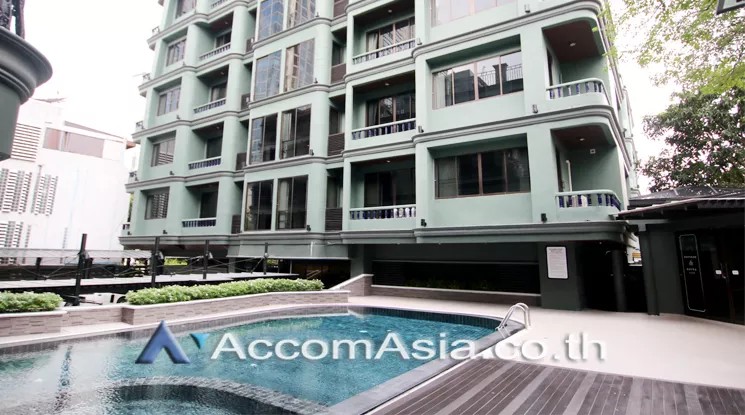  2 Bedrooms  Apartment For Rent in Ploenchit, Bangkok  near BTS Ploenchit (AA22035)