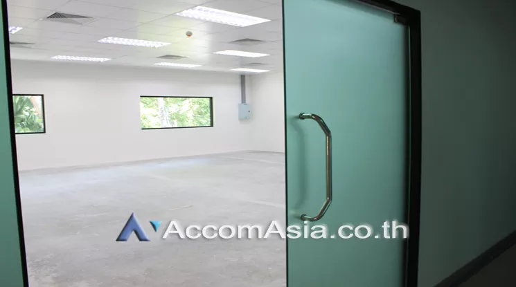 unit Office space For Rent in Sathorn, Bangkok  near BTS Surasak (AA22075)