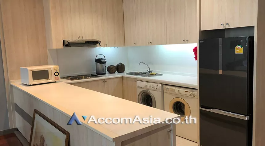  1 Bedroom  Condominium For Rent in Ploenchit, Bangkok  near BTS Chitlom (AA22083)