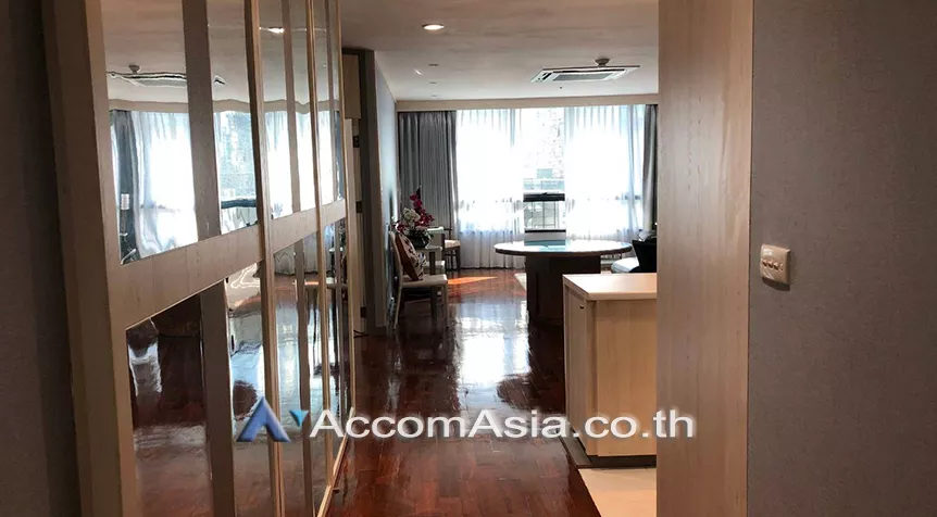 unit 1 Bedroom  Condominium For Rent in Ploenchit, Bangkok  near BTS Chitlom (AA22083)
