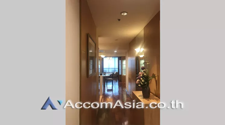  1 Bedroom  Condominium For Rent in Ploenchit, Bangkok  near BTS Chitlom (AA22084)
