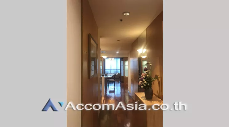 unit 1 Bedroom  Condominium For Rent in Ploenchit, Bangkok  near BTS Chitlom (AA22084)