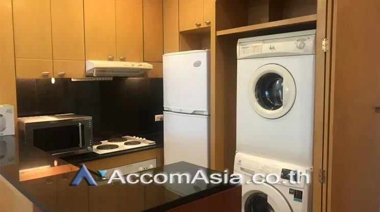 unit 1 Bedroom  Condominium For Rent in Ploenchit, Bangkok  near BTS Chitlom (AA22085)