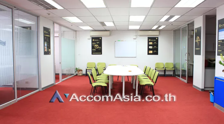  2  Office Space For Rent in Ratchadapisek ,Bangkok MRT Rama 9 at Chamnan Phenjati Business Center AA22096