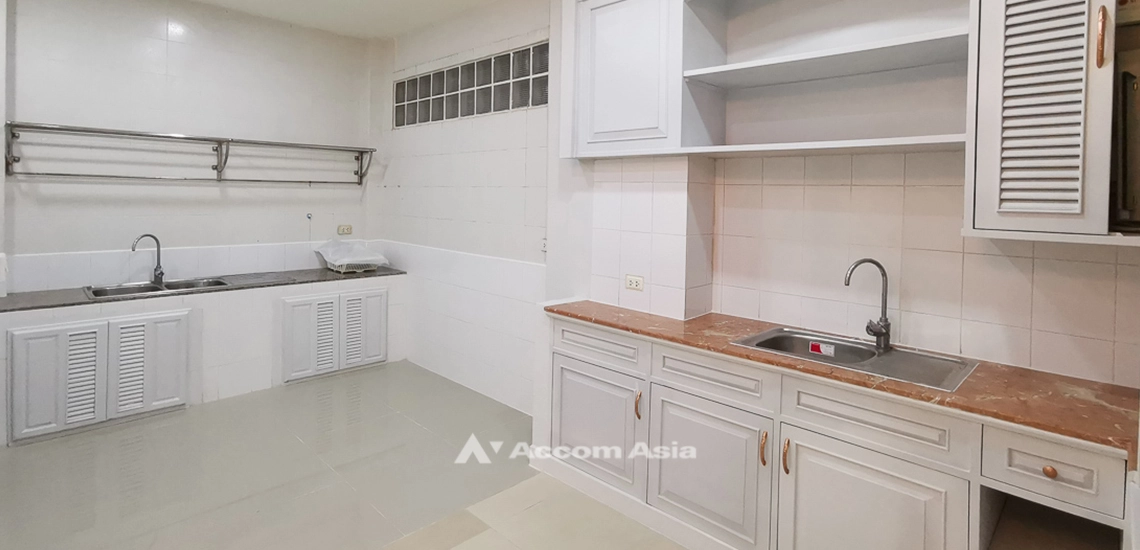 5  3 br Townhouse For Rent in Sathorn ,Bangkok BRT Wat Dan - BRT Wat Priwat at Baan Klang Krung Grande Vienna Rama 3 AA22098
