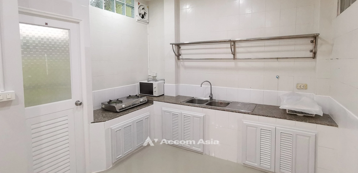 6  3 br Townhouse For Rent in Sathorn ,Bangkok BRT Wat Dan - BRT Wat Priwat at Baan Klang Krung Grande Vienna Rama 3 AA22098