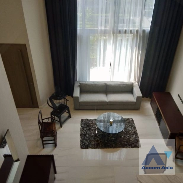  4 Bedrooms  House For Rent in Sukhumvit, Bangkok  near BTS Phrom Phong (AA22105)