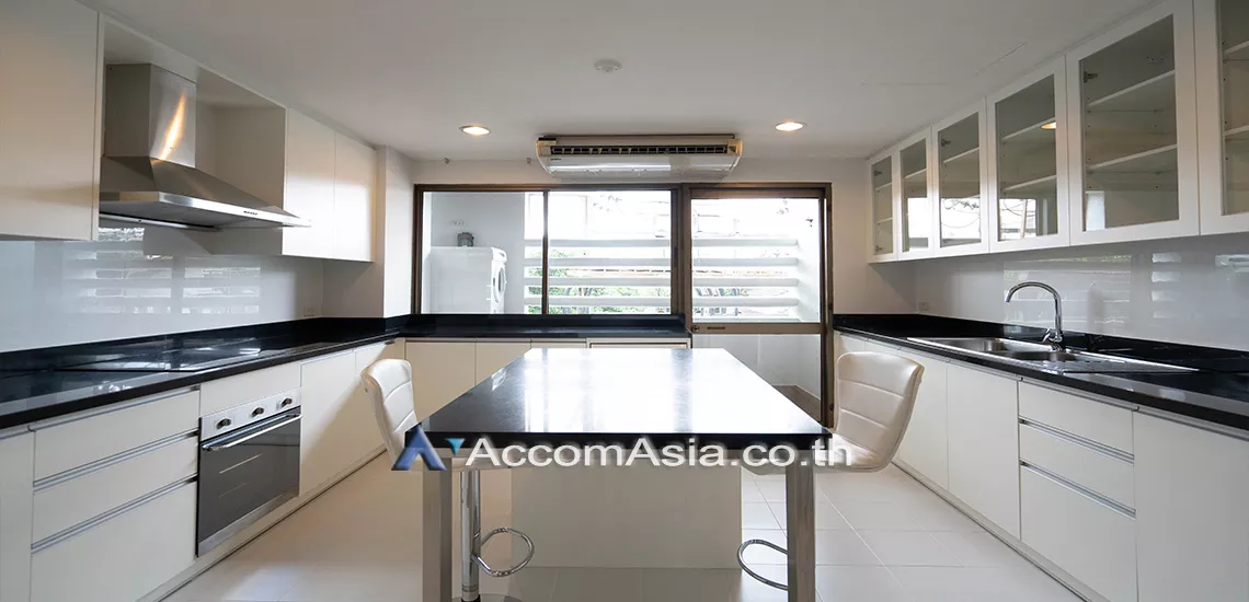 unit 4 Bedrooms  Apartment For Rent in Sathorn, Bangkok  near BTS Chong Nonsi (10320)