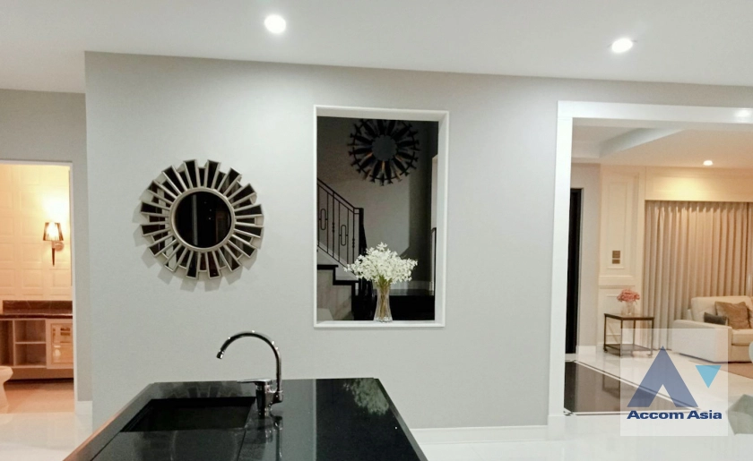 6  4 br House For Rent in Bang Na ,Bangkok  at Nantawan Bangna AA22157