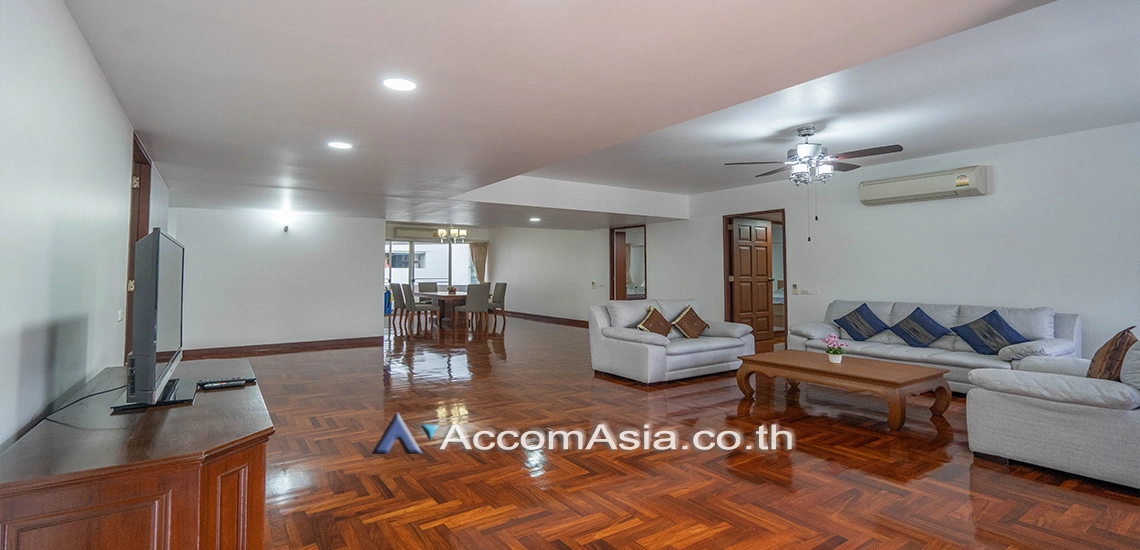Pet friendly |  The comfortable low rise residence Apartment  3 Bedroom for Rent BTS Phrom Phong in Sukhumvit Bangkok
