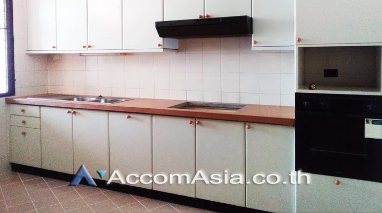Pet friendly |  3 Bedrooms  Apartment For Rent in Sukhumvit, Bangkok  near BTS Asok - MRT Sukhumvit (AA22190)