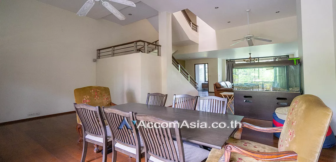  4 Bedrooms  Townhouse For Rent in Sukhumvit, Bangkok  near BTS Ekkamai (AA22196)