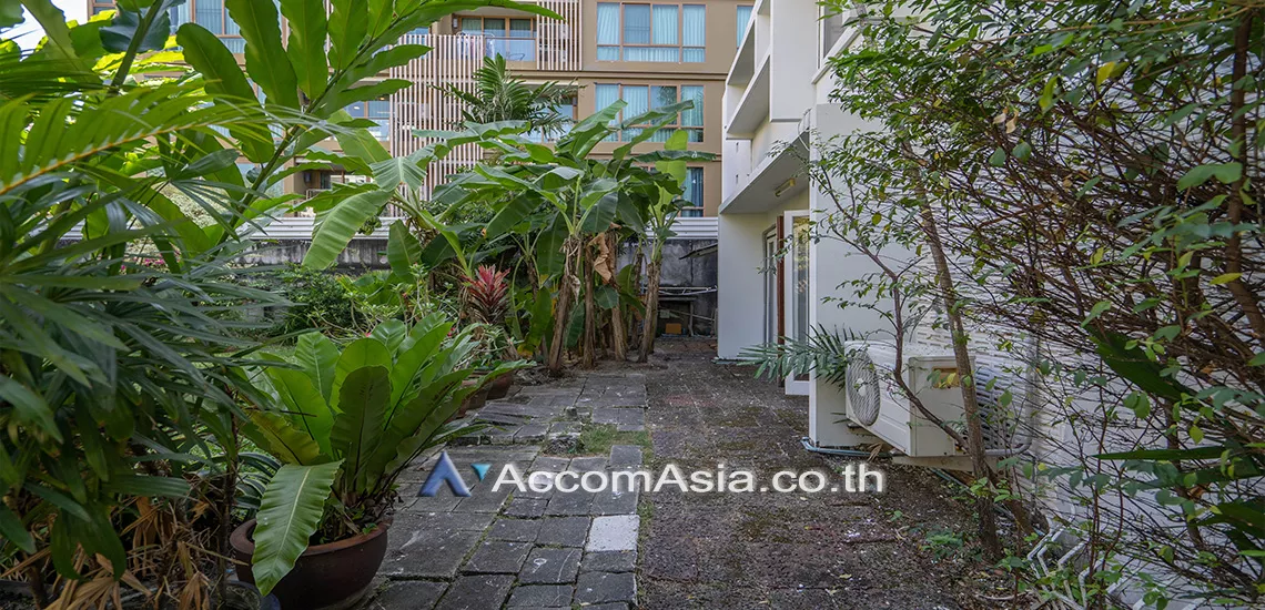  3 Bedrooms  House For Rent in Sukhumvit, Bangkok  near BTS Thong Lo (9006501)