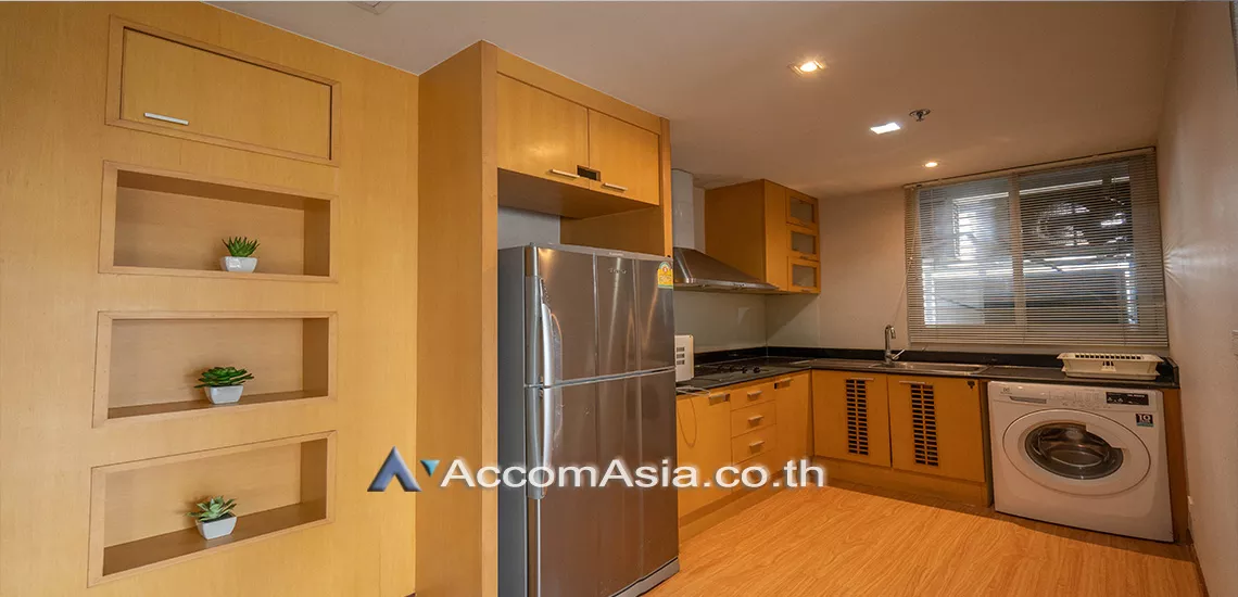  2 Bedrooms  Condominium For Rent & Sale in Ploenchit, Bangkok  near BTS Chitlom (21388)