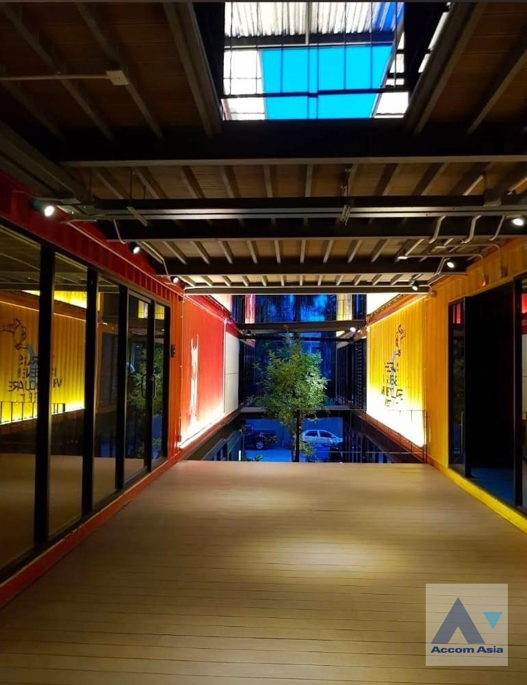 unit Office space For Rent in Sukhumvit, Bangkok  near BTS Ekkamai (AA22245)