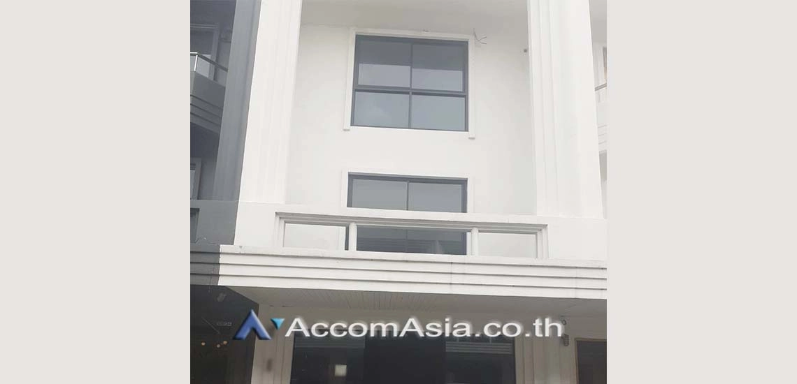 unit Townhouse For Rent & Sale in Sukhumvit, Bangkok  near BTS Ekkamai (AA22270)