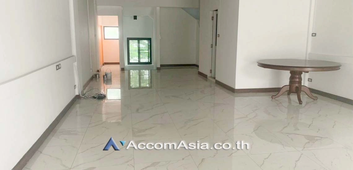  Park Avenue Townhouse  for Sale & Rent BTS Ekkamai in Sukhumvit Bangkok