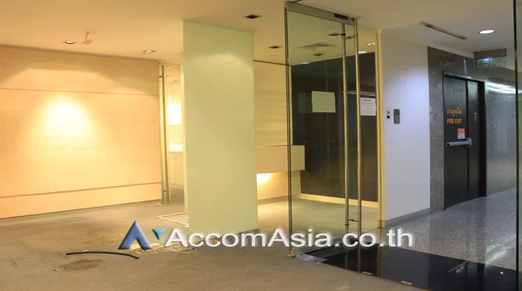 unit Office space For Rent in Ploenchit, Bangkok  near BTS Chitlom (AA22351)