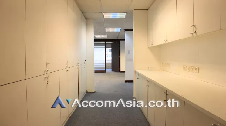 5  Office Space For Rent in Ploenchit ,Bangkok BTS Chitlom at Alma Link Building AA22351