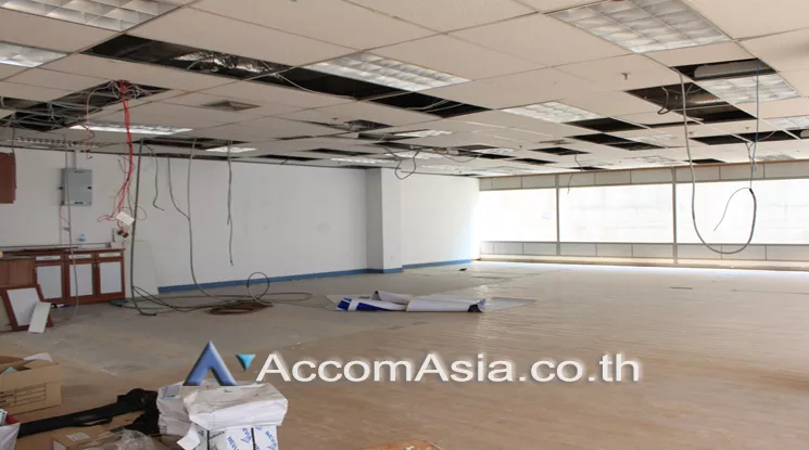 unit Office space For Rent in Ploenchit, Bangkok  near BTS Chitlom (AA22352)