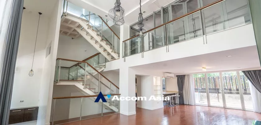 unitPet friendly |  3 Bedrooms  Townhouse For Rent in Sathorn, Bangkok  near BTS Chong Nonsi - MRT Khlong Toei (110316)