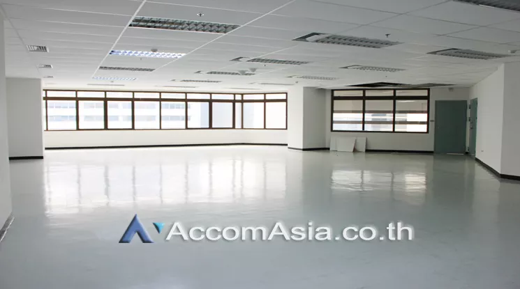  2  Office Space For Rent in Ploenchit ,Bangkok MRT Lumphini at Sindhorn Tower AA22431