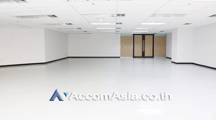  1  Office Space For Rent in Ploenchit ,Bangkok MRT Lumphini at Sindhorn Tower AA22431