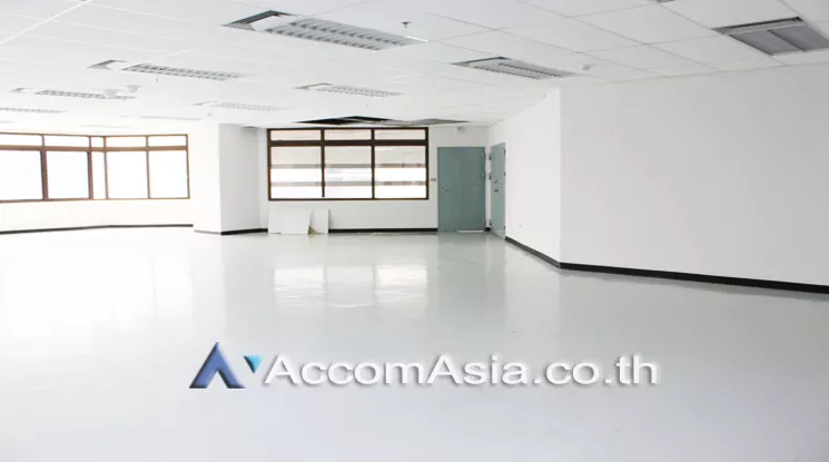 4  Office Space For Rent in Ploenchit ,Bangkok MRT Lumphini at Sindhorn Tower AA22431