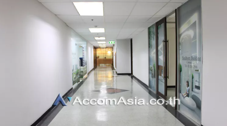 5  Office Space For Rent in Ploenchit ,Bangkok MRT Lumphini at Sindhorn Tower AA22431