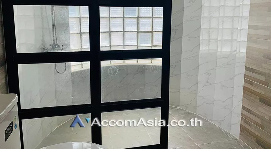 unit 3 Bedrooms  Condominium For Rent in Sukhumvit, Bangkok  near BTS Asok - MRT Sukhumvit (AA22433)