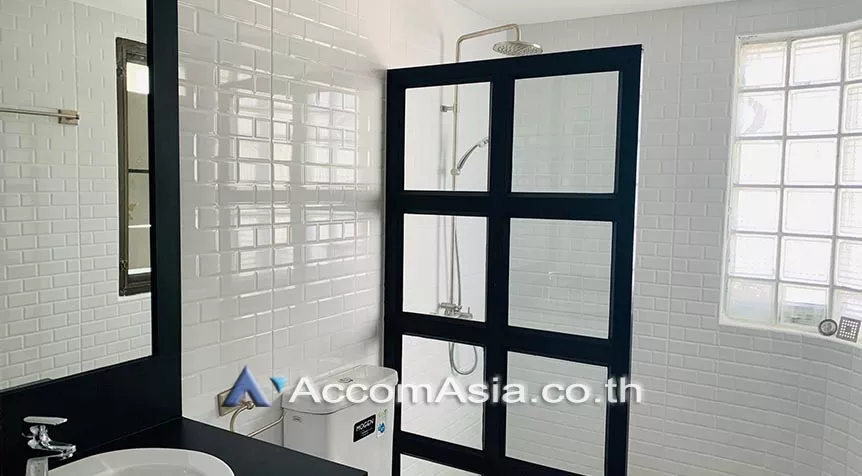 unit 3 Bedrooms  Condominium For Rent in Sukhumvit, Bangkok  near BTS Asok - MRT Sukhumvit (AA22433)