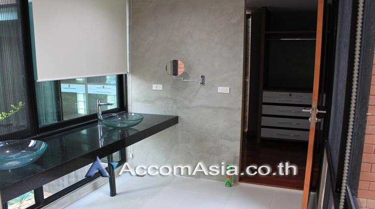 8  4 br House For Sale in Phaholyothin ,Bangkok BTS Ari AA22455