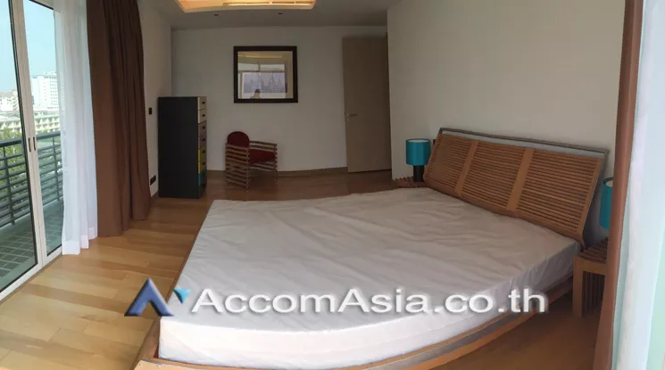 unit 2 Bedrooms  Condominium For Rent in Phaholyothin, Bangkok  near BTS Ari (AA22457)