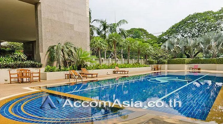  2 Bedrooms  Condominium For Rent in Ploenchit, Bangkok  near BTS Chitlom (AA22466)
