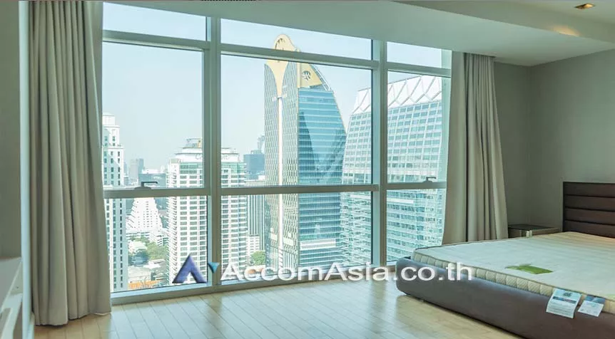  3 Bedrooms  Condominium For Rent in Ploenchit, Bangkok  near BTS Ploenchit (AA22481)