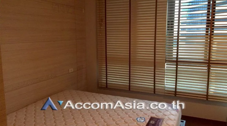  2 Bedrooms  Condominium For Sale in Sukhumvit, Bangkok  near BTS Ekkamai (AA22500)