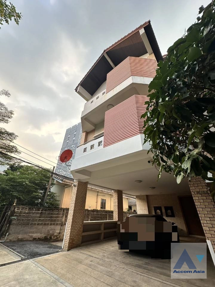  2  5 br House For Rent in Sathorn ,Bangkok BTS Chong Nonsi - MRT Lumphini 100095