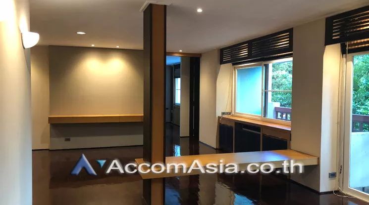  2 Bedrooms  Apartment For Rent in Phaholyothin, Bangkok  near BTS Ari (AA31464)