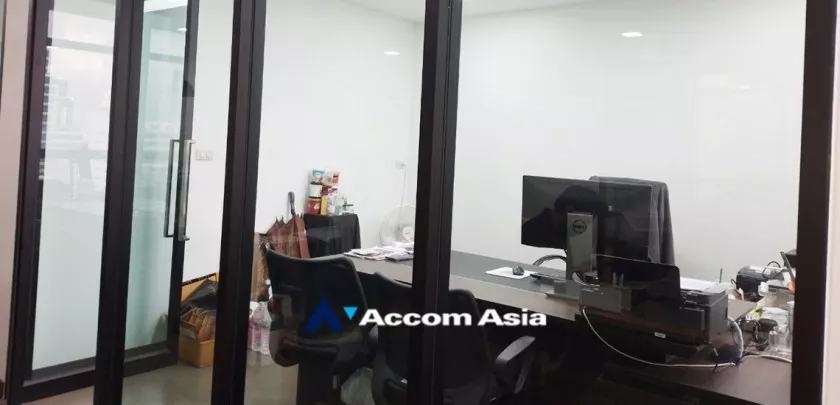 4  Office Space For Sale in Silom ,Bangkok BTS Chong Nonsi at ITF Tower AA22523