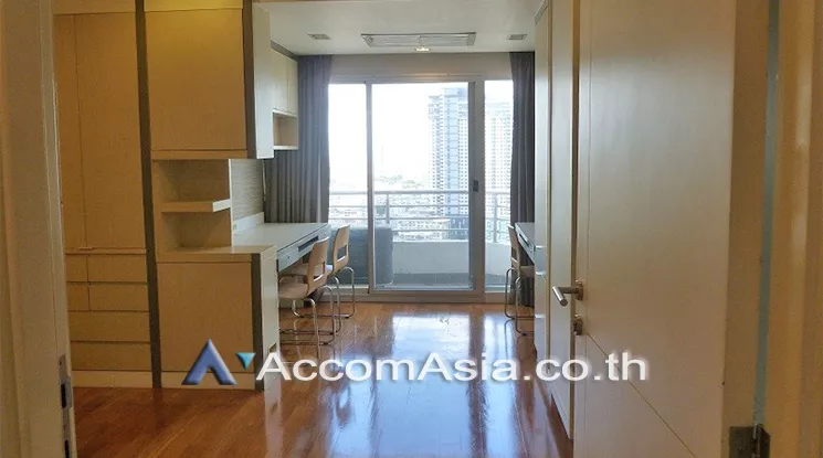 12  3 br Condominium For Rent in Charoennakorn ,Bangkok BTS Krung Thon Buri at Saichol Mansion AA22535