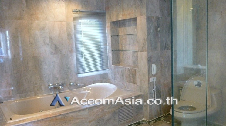  1  3 br Condominium For Rent in Charoen Nakhon ,Bangkok BTS Krung Thon Buri at Saichol Mansion AA22535