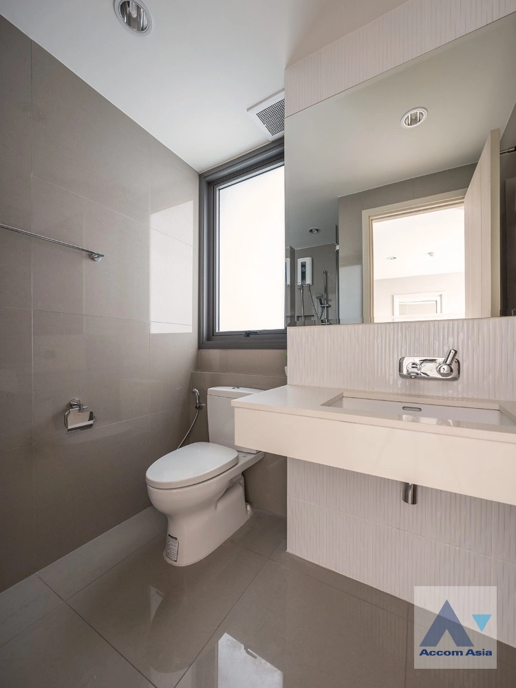 11  2 br Condominium For Sale in Sukhumvit ,Bangkok BTS Ekkamai at Rhythm Sukhumvit 42 AA22557