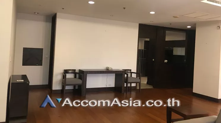  4 Bedrooms  Apartment For Rent in Ploenchit, Bangkok  near BTS Ploenchit (AA22566)