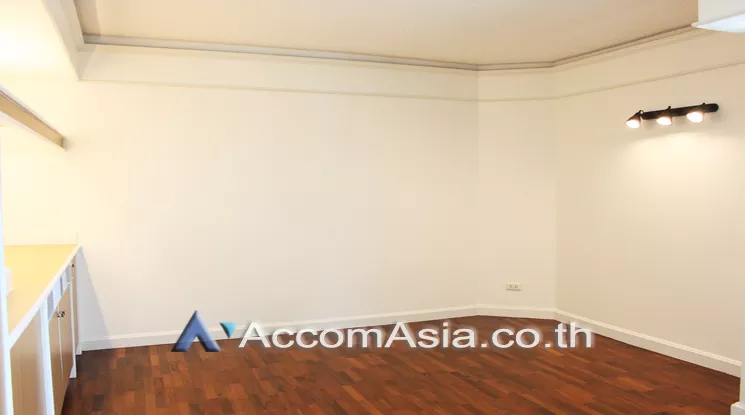 8  3 br Apartment For Rent in Ploenchit ,Bangkok BTS Ratchadamri at High rise and Peaceful AA22584