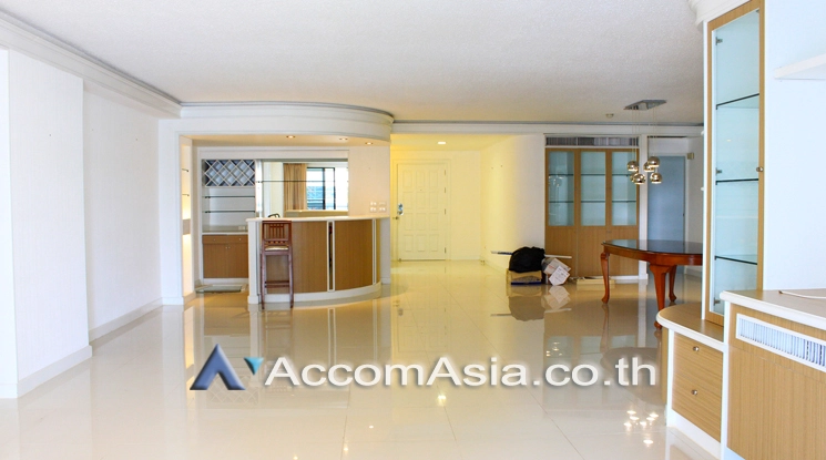  1  2 br Apartment For Rent in Ploenchit ,Bangkok BTS Ratchadamri at High rise and Peaceful AA22585
