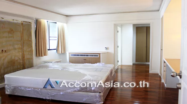  2 Bedrooms  Apartment For Rent in Ploenchit, Bangkok  near BTS Ratchadamri (AA22585)